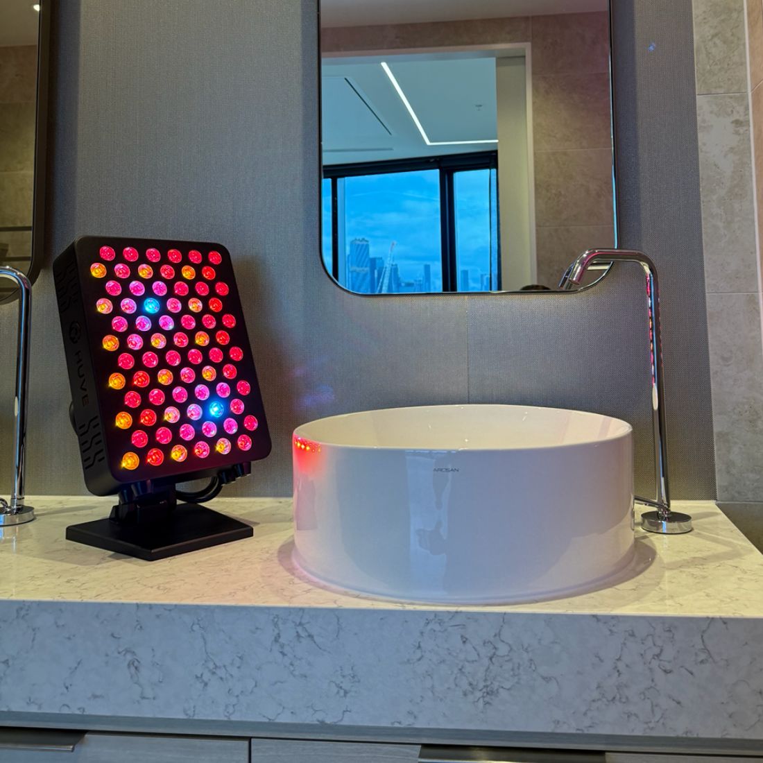 HUVE LUMA Glow Red Light Therapy Panel in Black in Premium bathroom