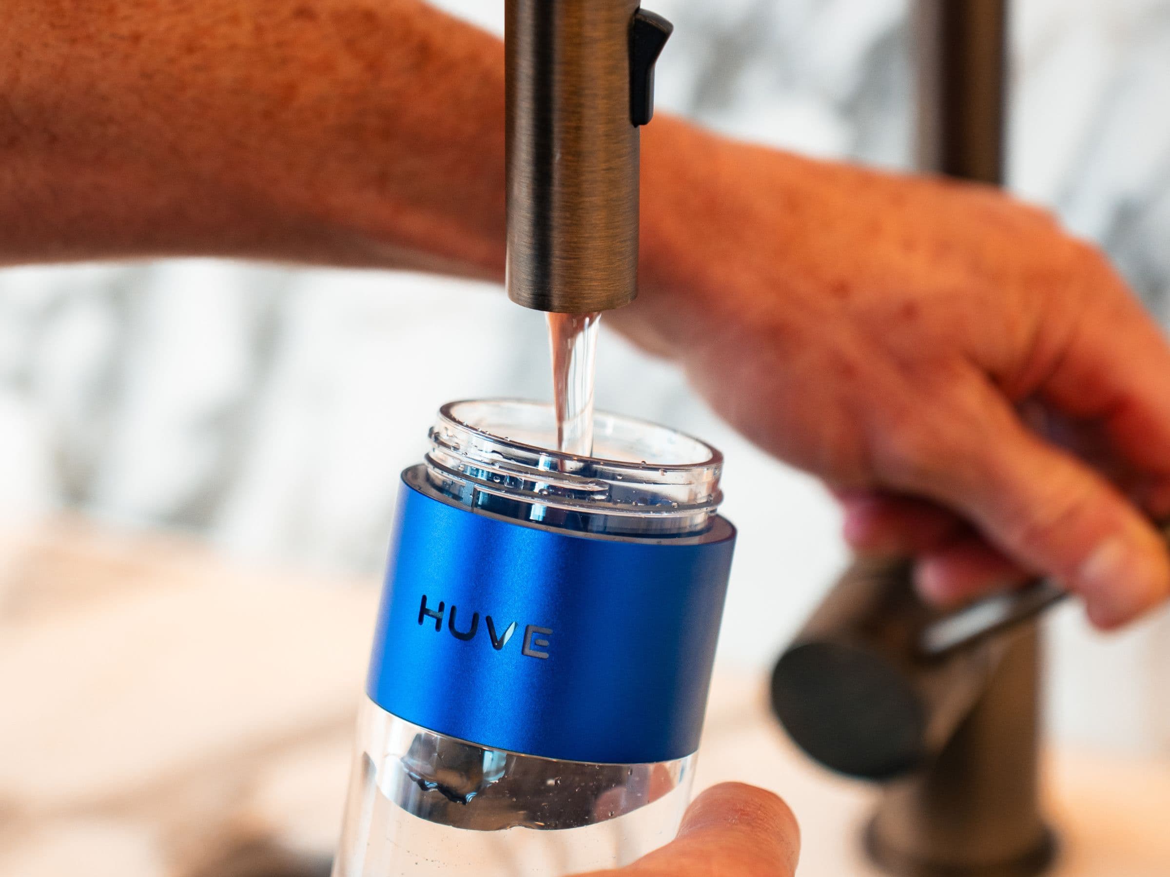 Filling a HUVE Perform hydrogen water bottle at a kitchen tap