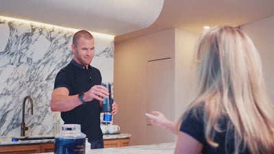 Couple toasting with HUVE Perform hydrogen water bottles